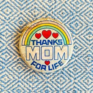 5/$25 💘 Vintage ‘Thanks Mom For Life” Pin